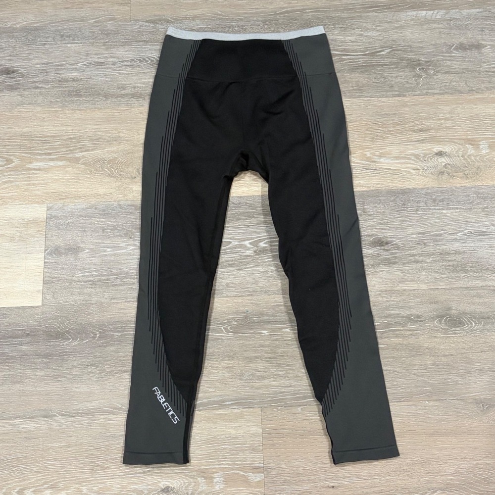 Fabletics Womens Seamless High Waisted Leggings Black Gray Colorblock 7/8 Crop